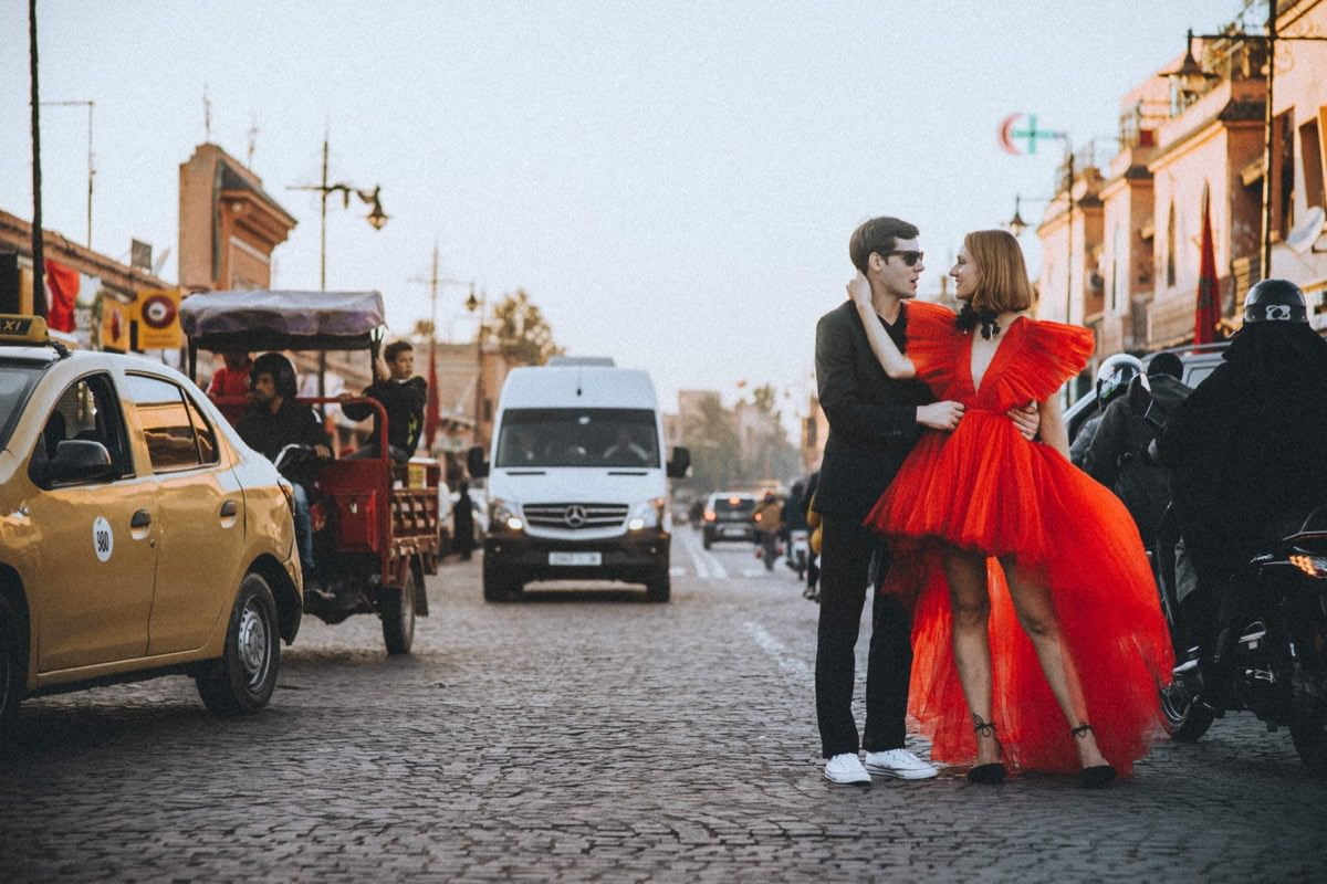 red wedding dress Giambattista Valli HM Morocco elopement ślub zagranicą Decolove