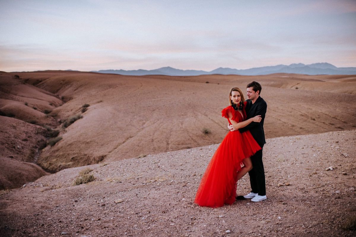 red wedding dress Giambattista Valli HM Morocco desert elopement ślub zagranicą Decolove
