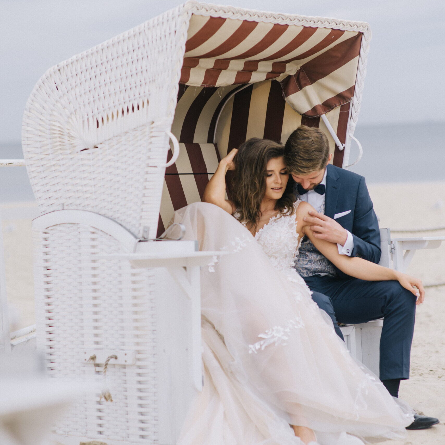 romantyczna sesja ślubna na plaży w Sopocie