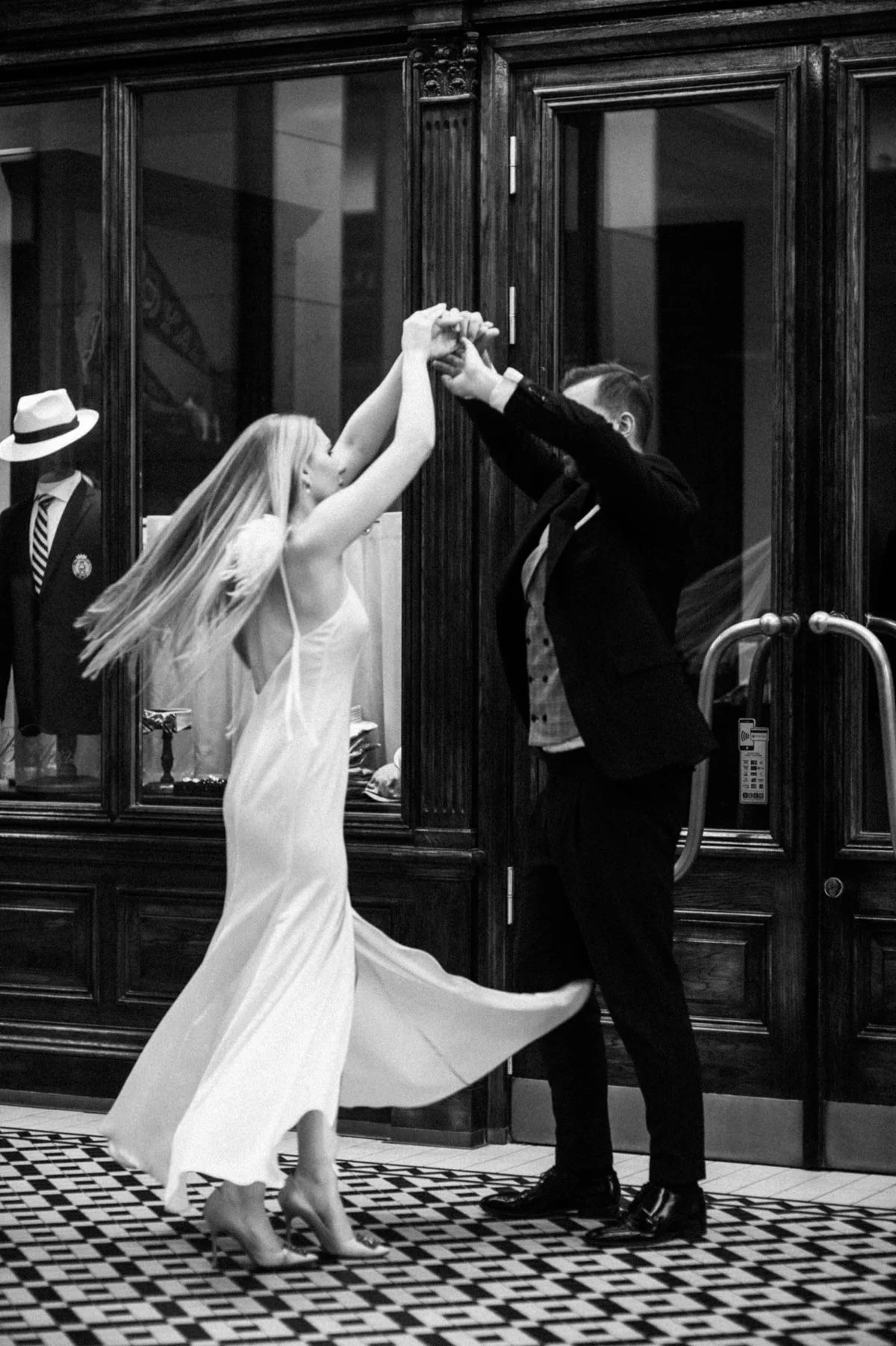 paryski romans elegancka sesja ślubna